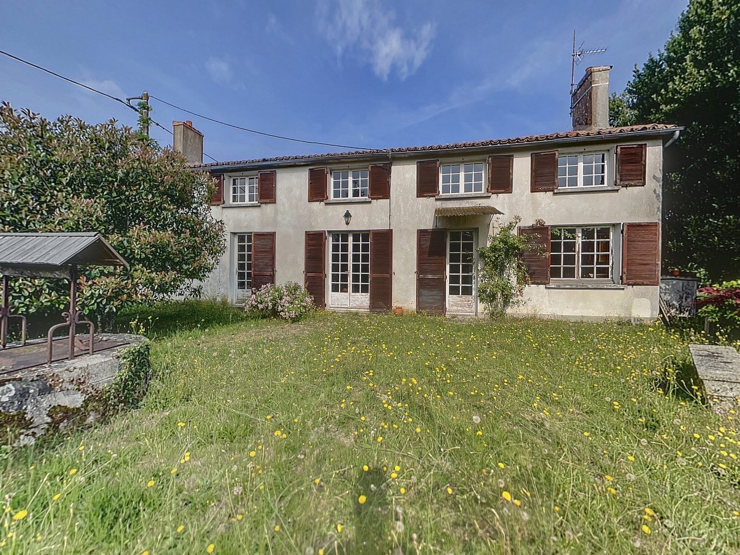 loading blurry tour image