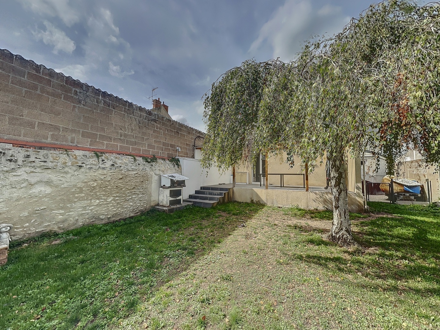 loading blurry tour image