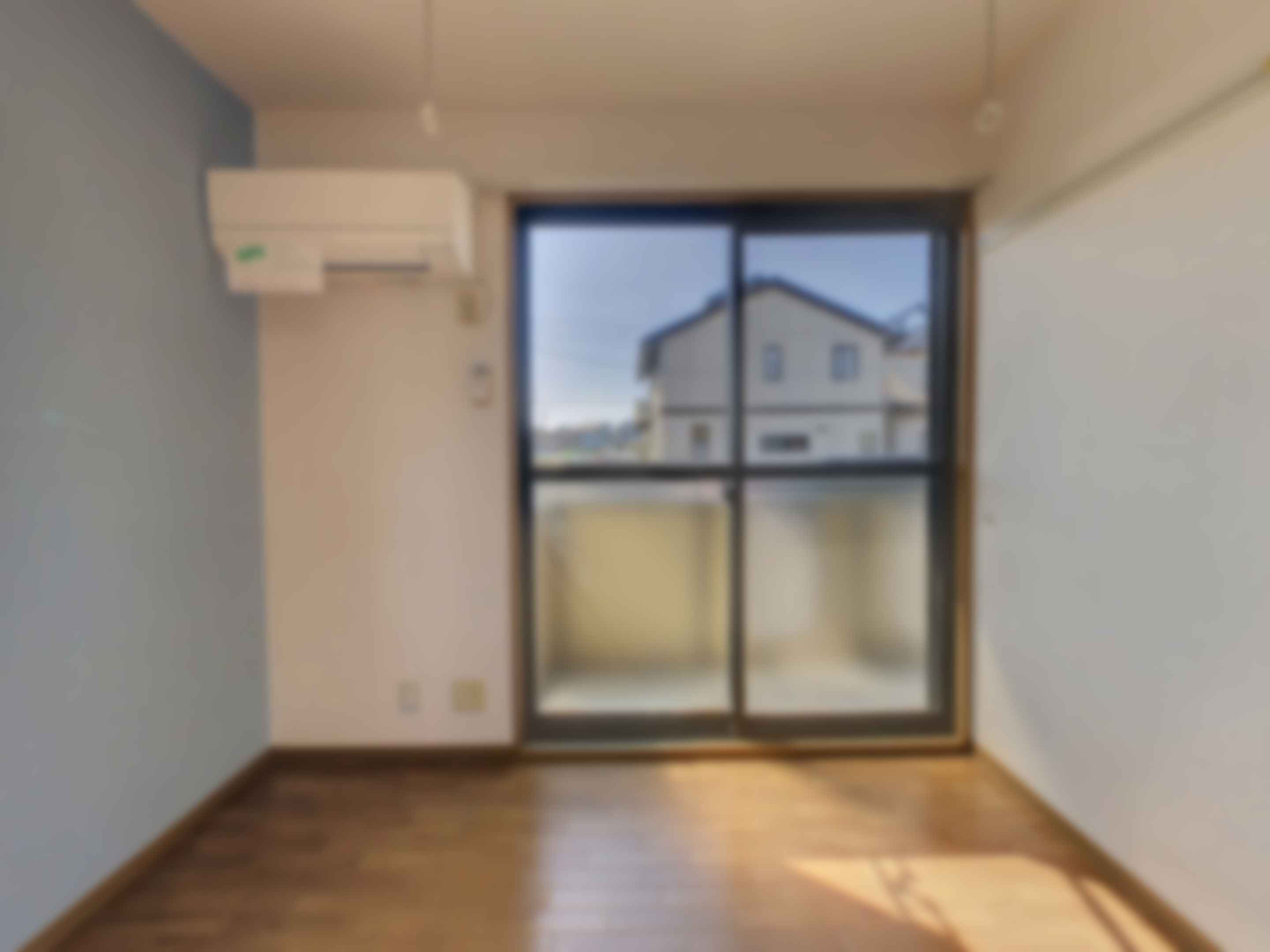 loading blurry tour image