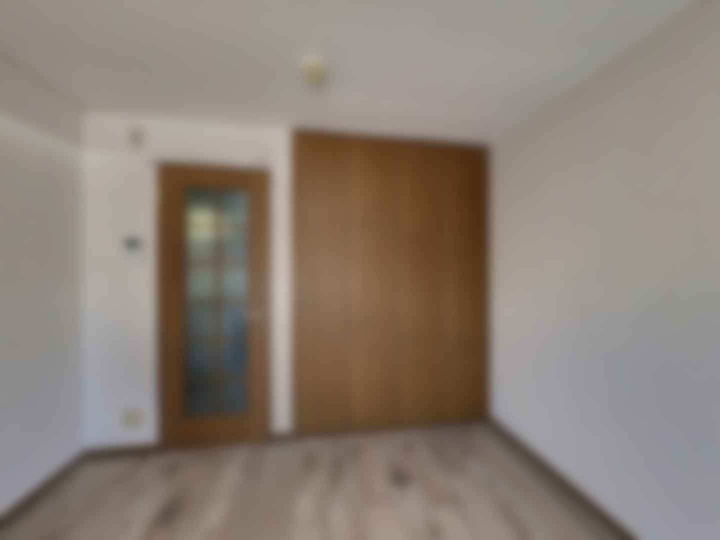 loading blurry tour image