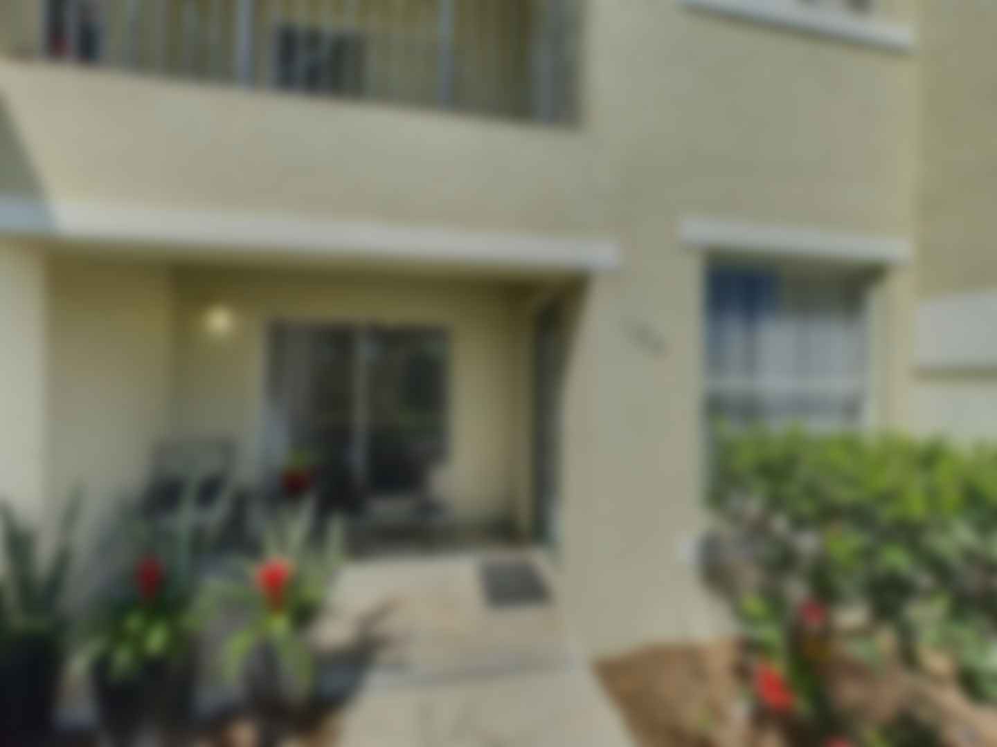 loading blurry tour image