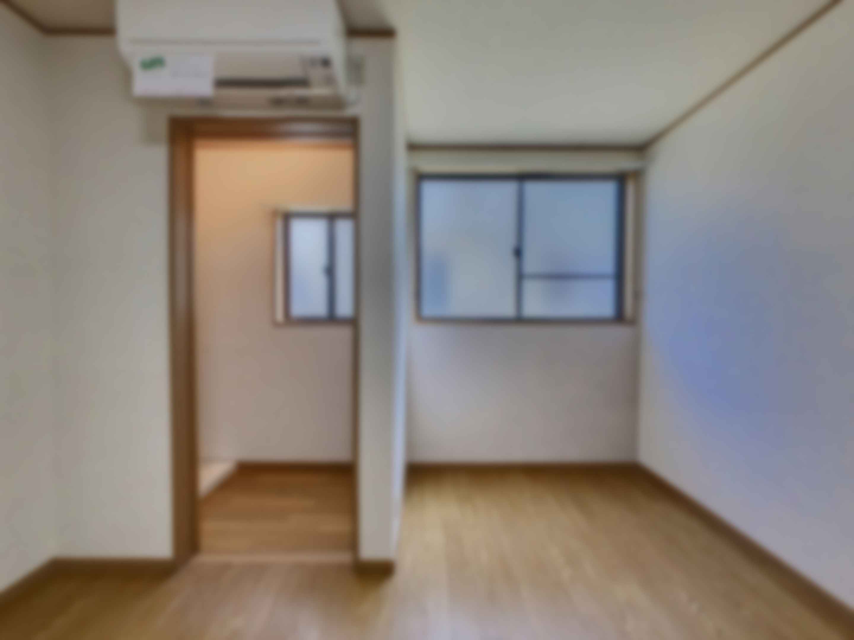 loading blurry tour image