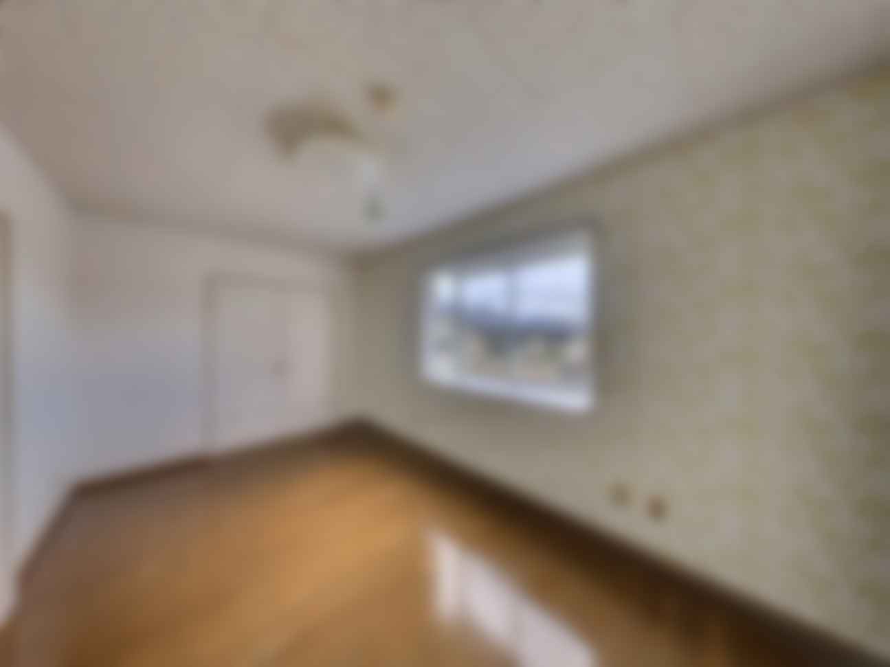 loading blurry tour image