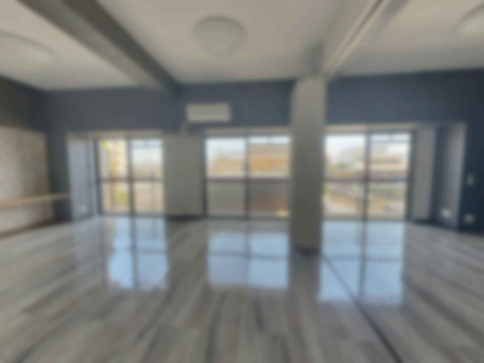 loading blurry tour image