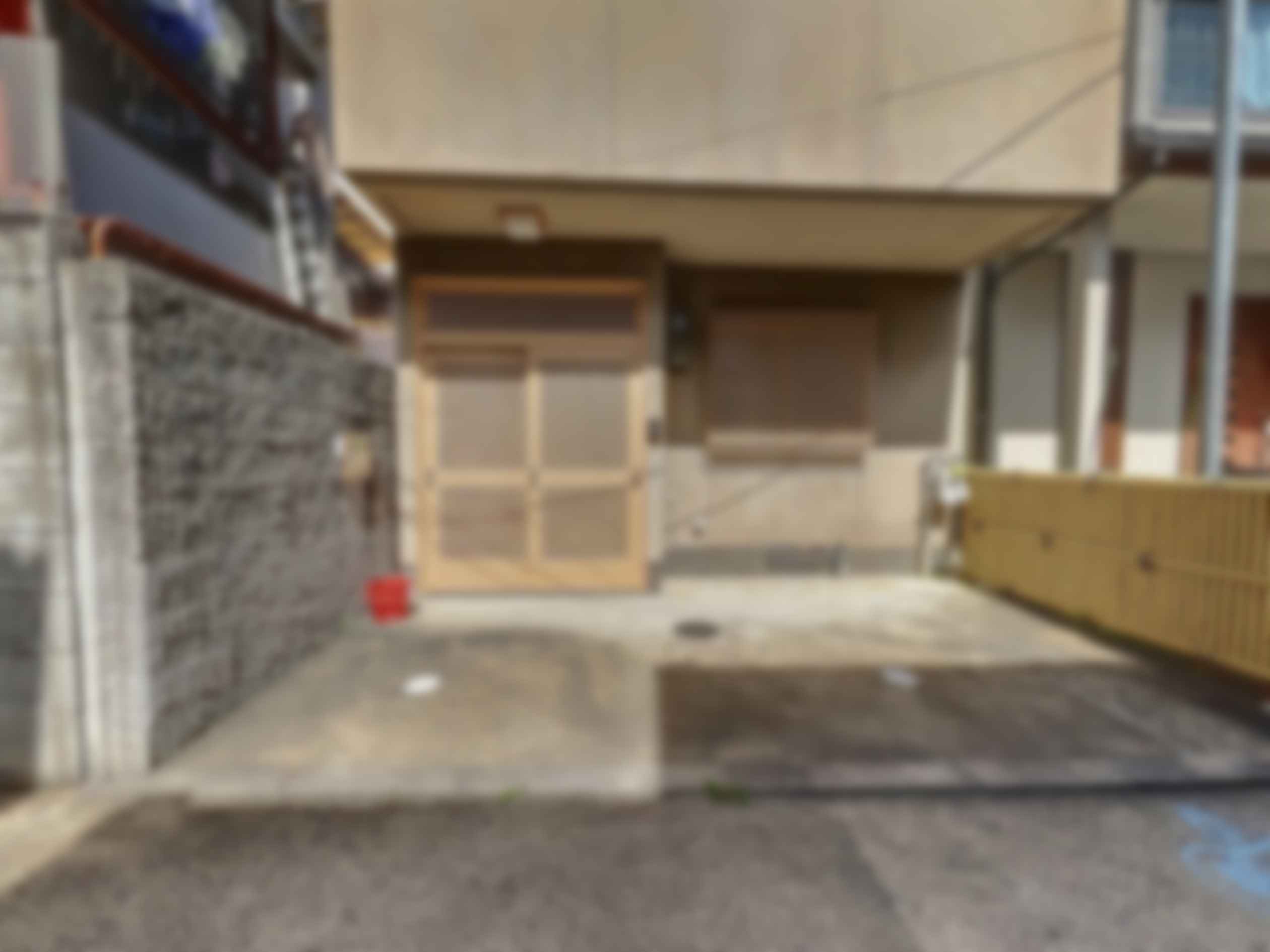 loading blurry tour image