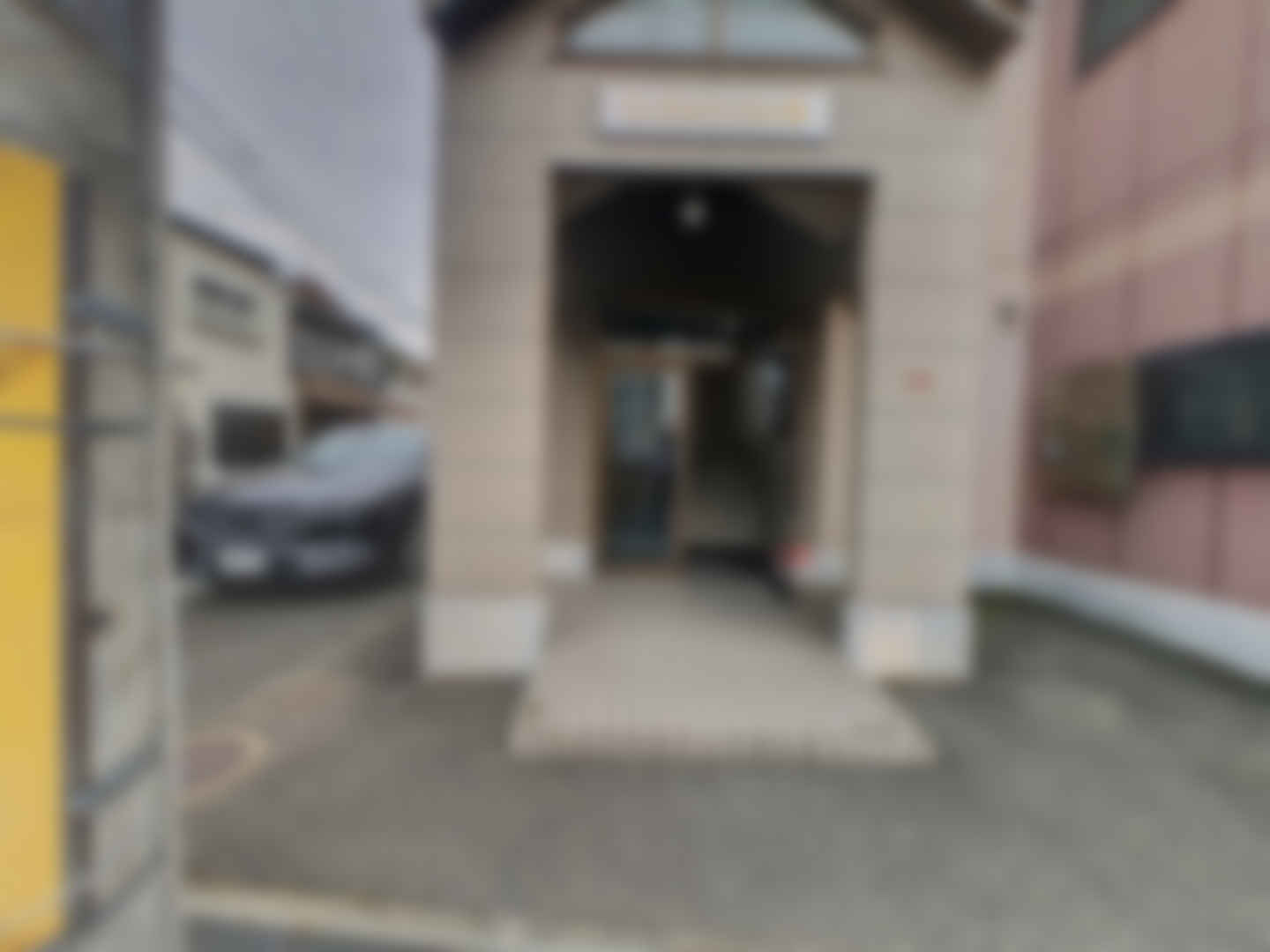 loading blurry tour image