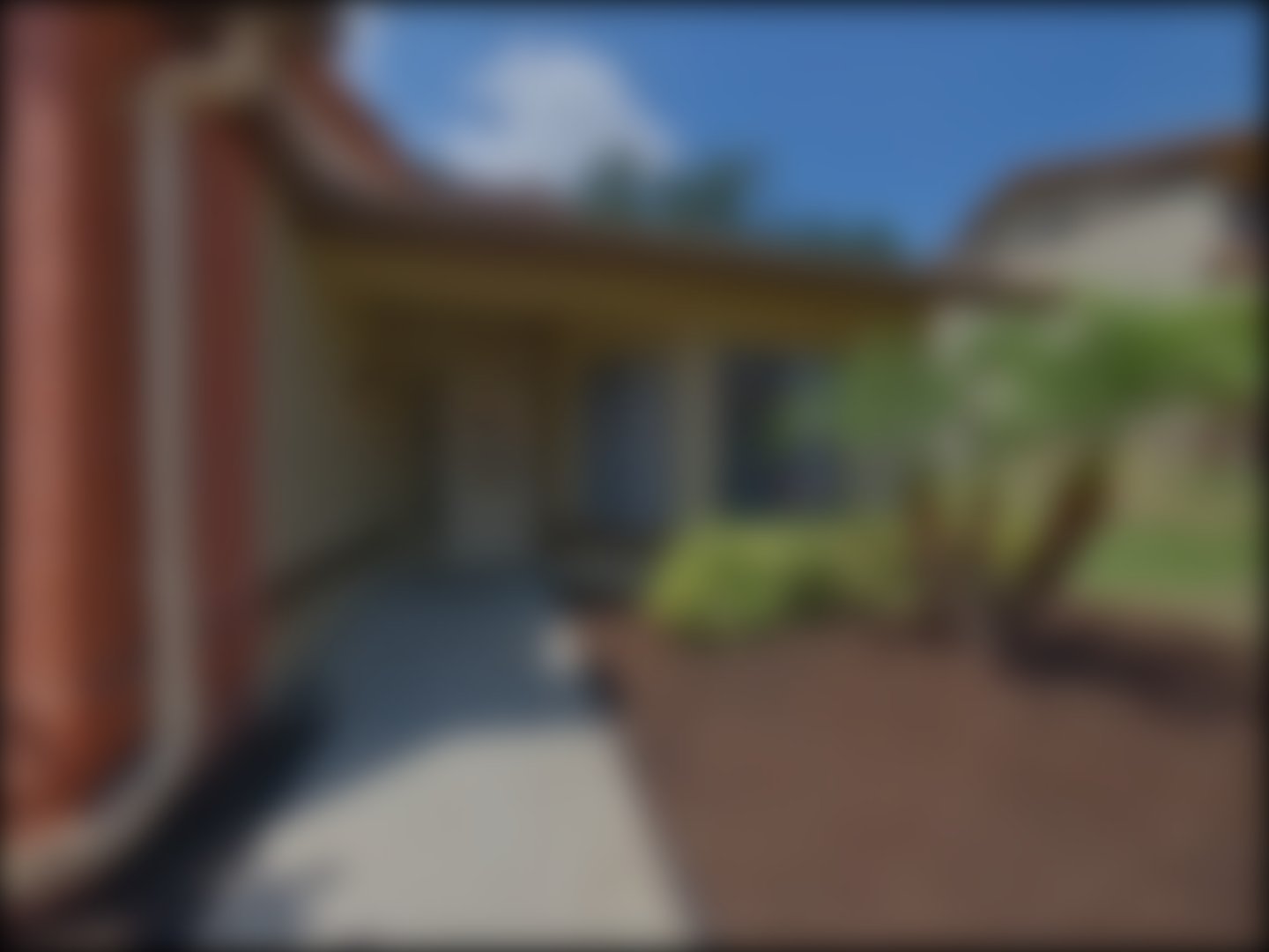 loading blurry tour image