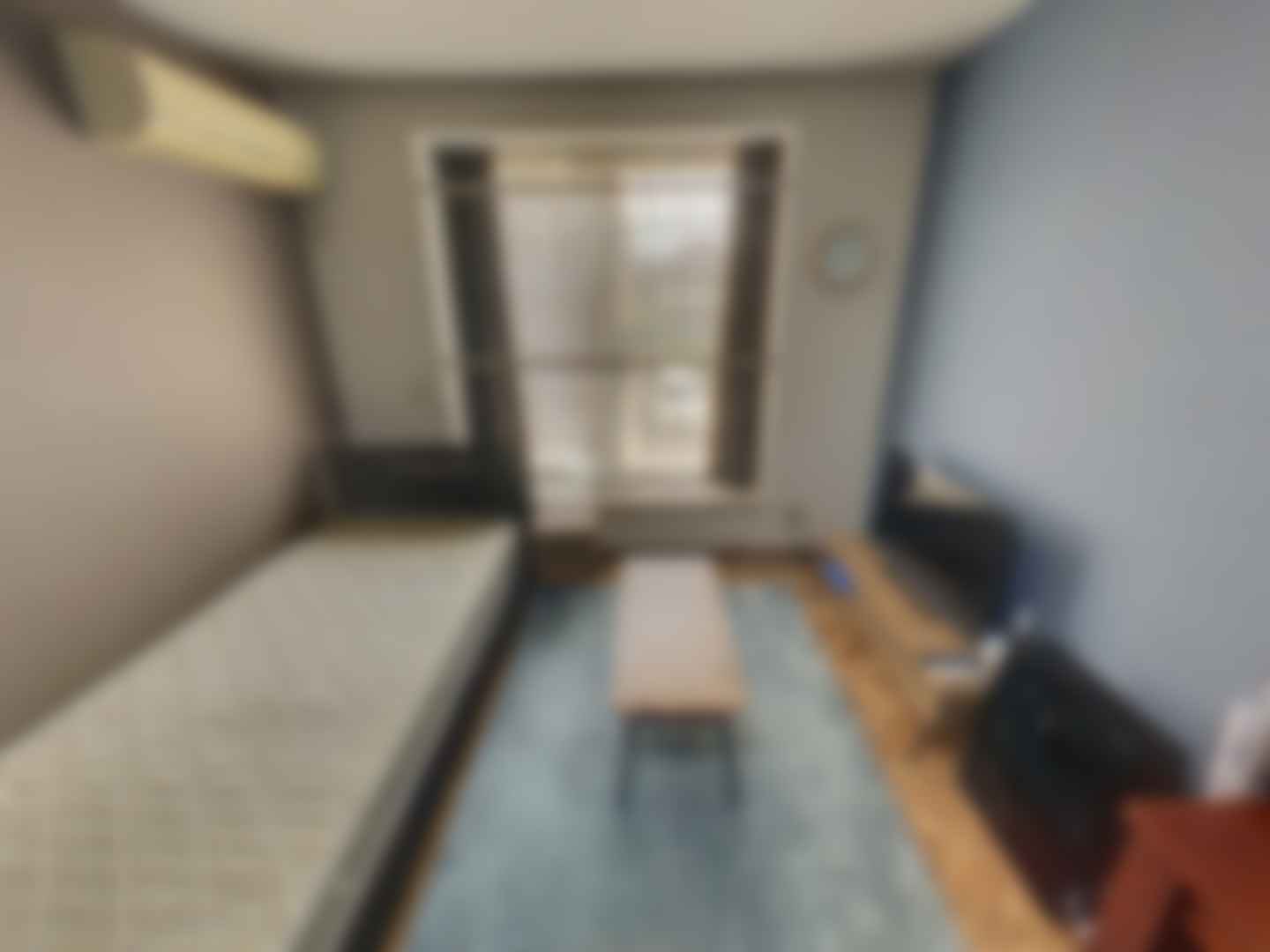 loading blurry tour image