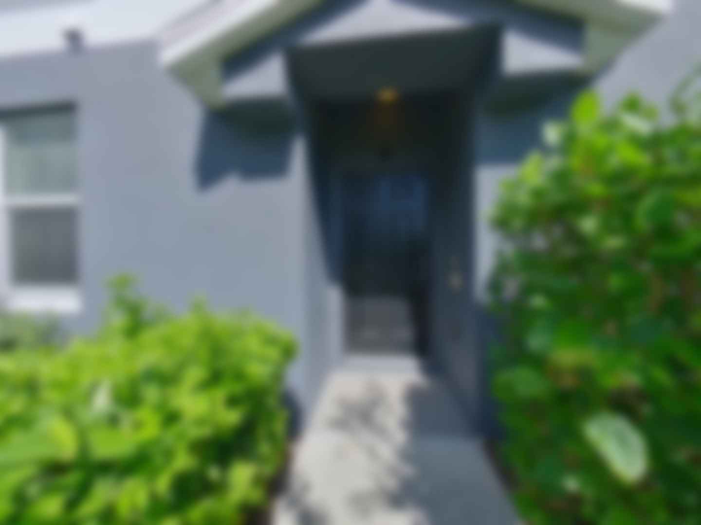 loading blurry tour image