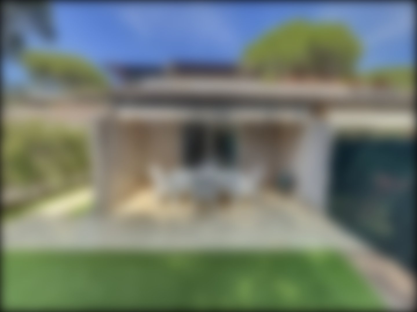 loading blurry tour image