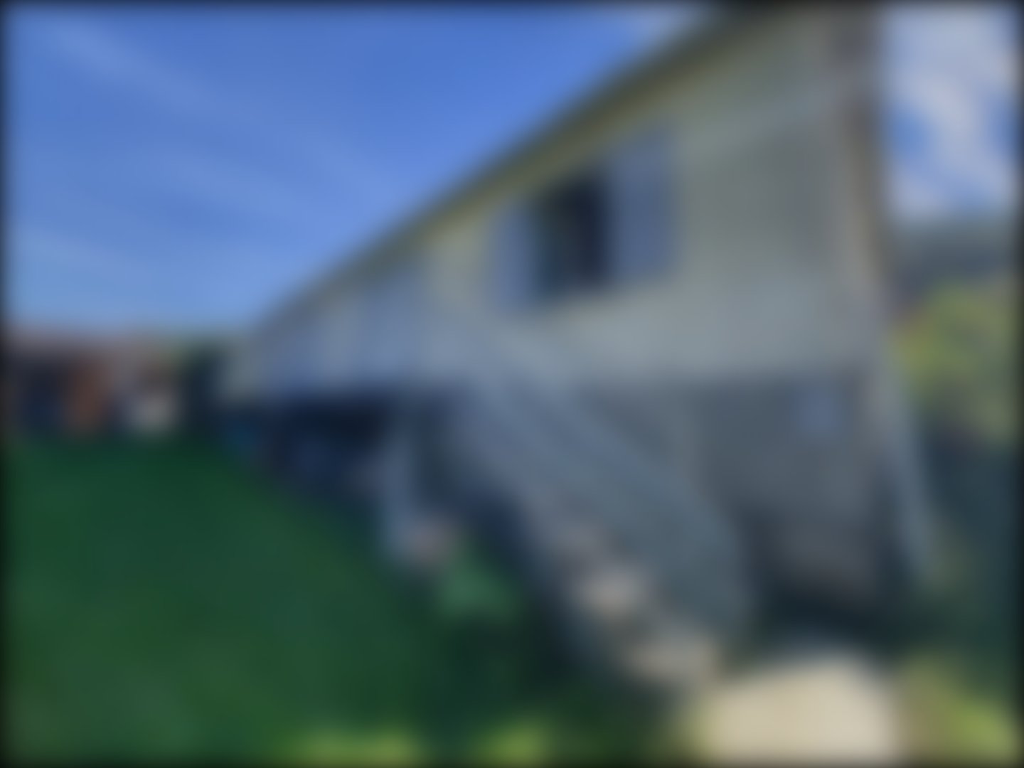 loading blurry tour image