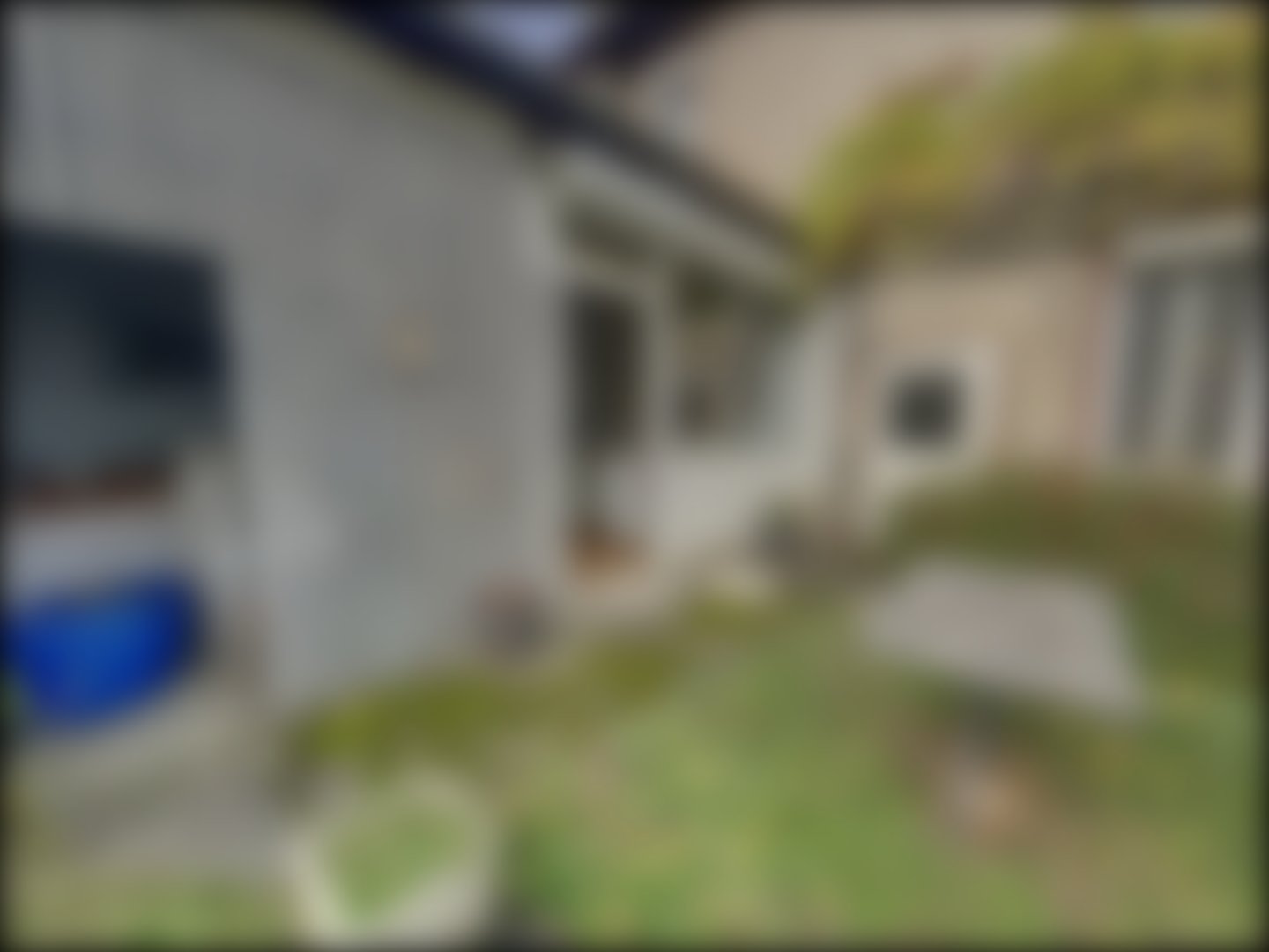 loading blurry tour image