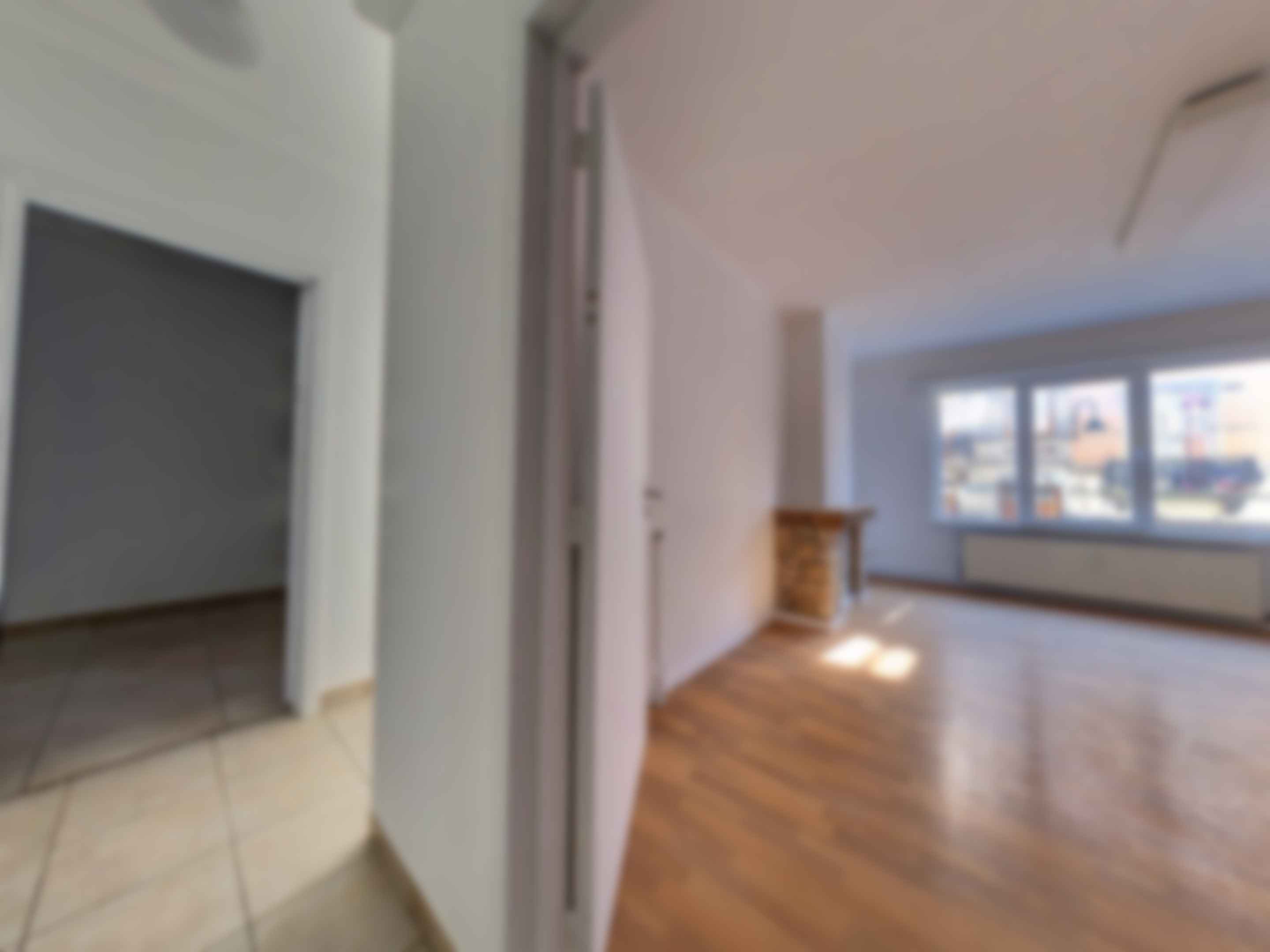 loading blurry tour image