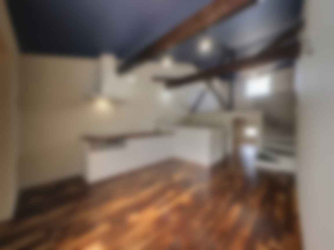 loading blurry tour image