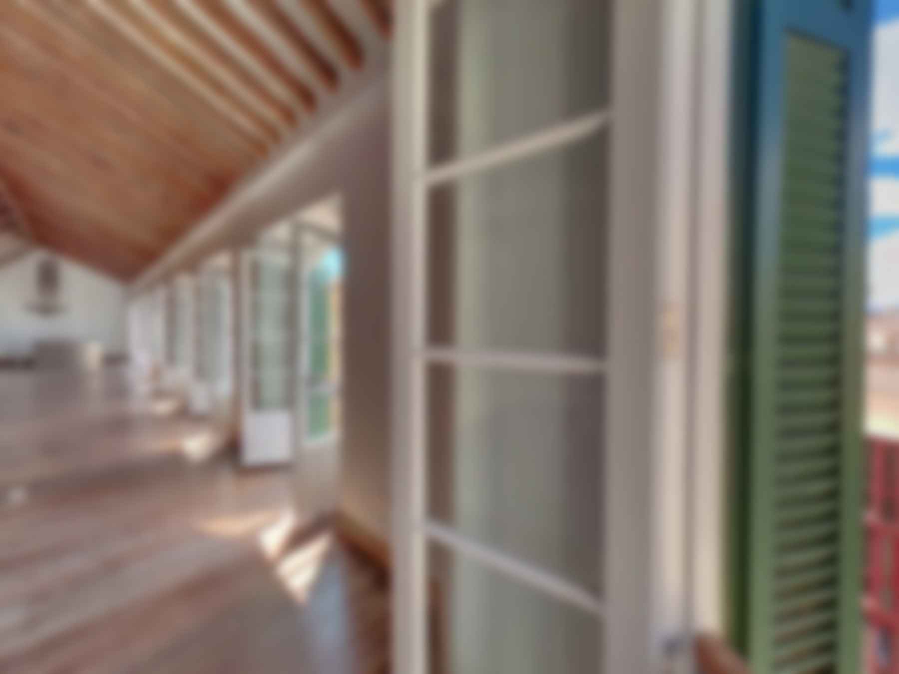 loading blurry tour image