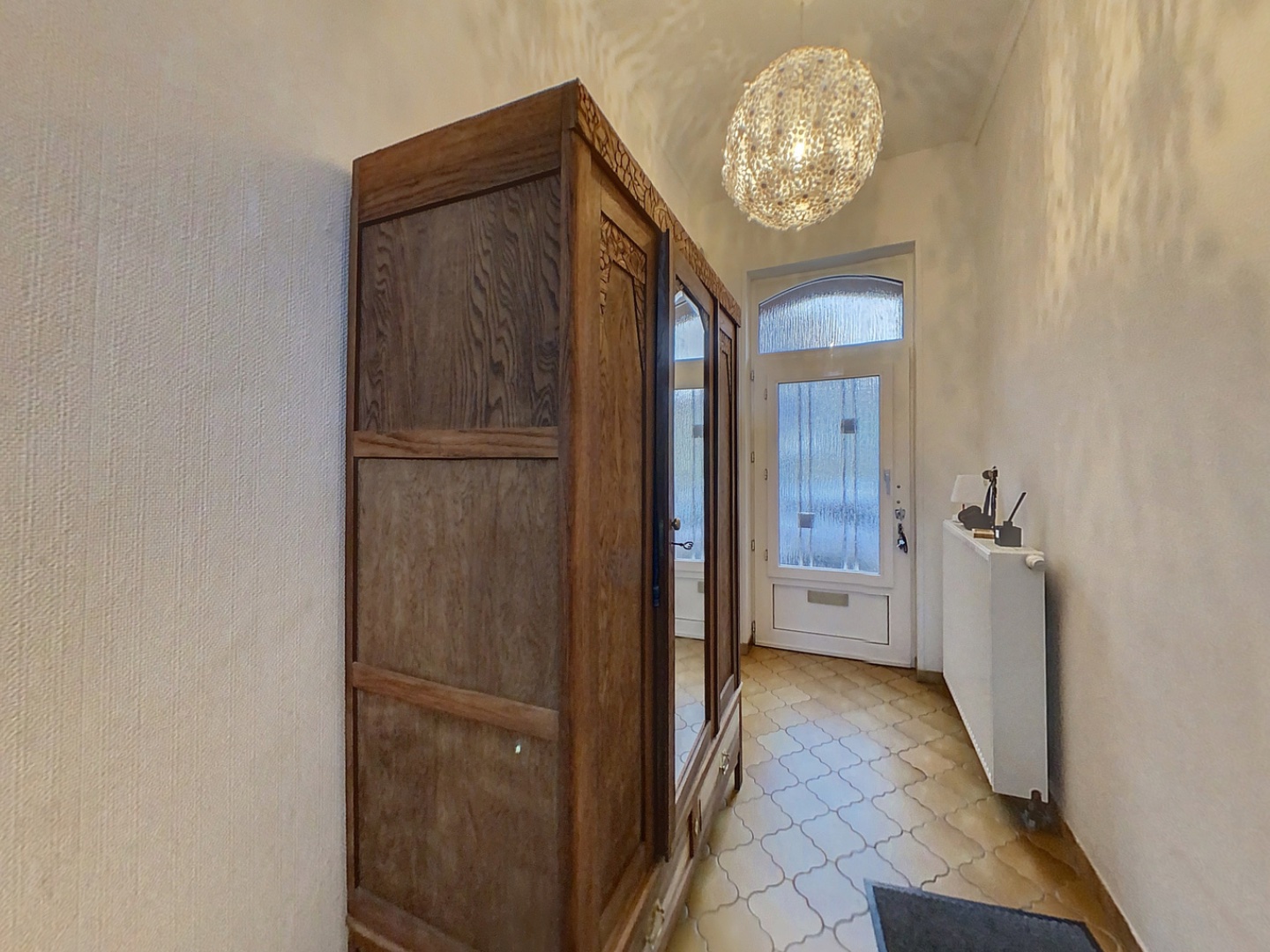 loading blurry tour image