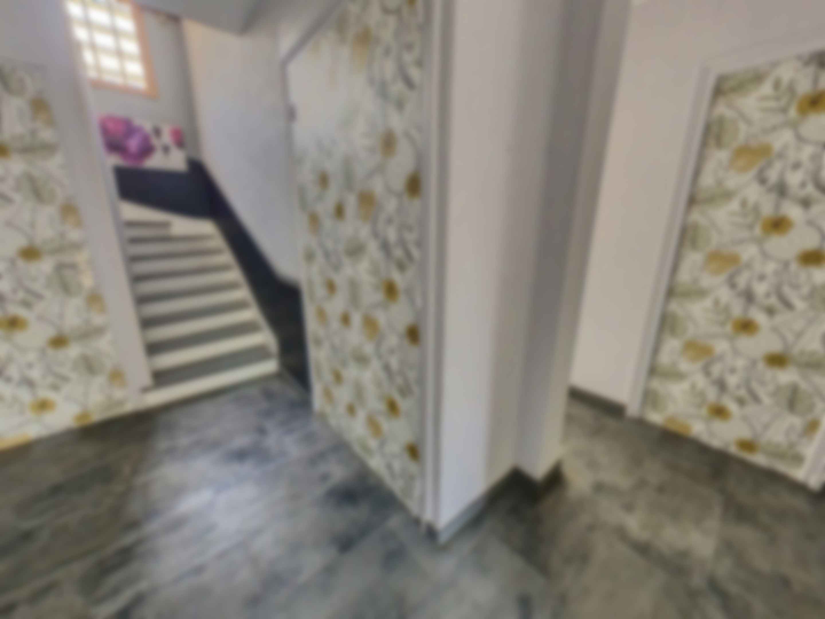 loading blurry tour image