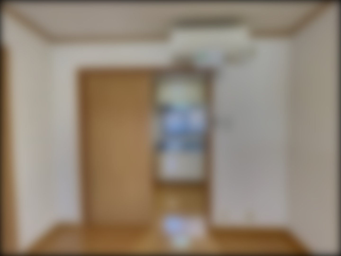 loading blurry tour image