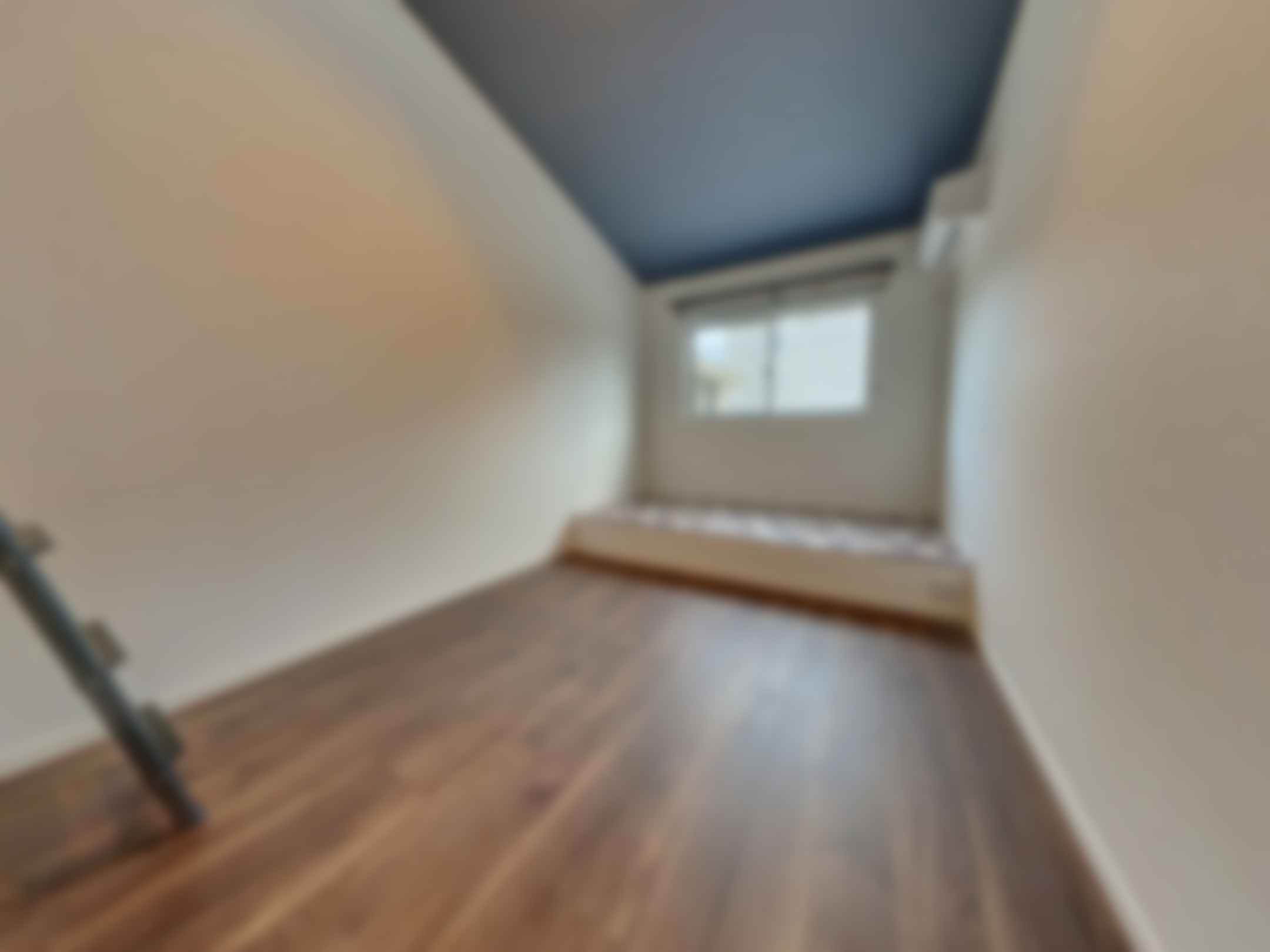 loading blurry tour image