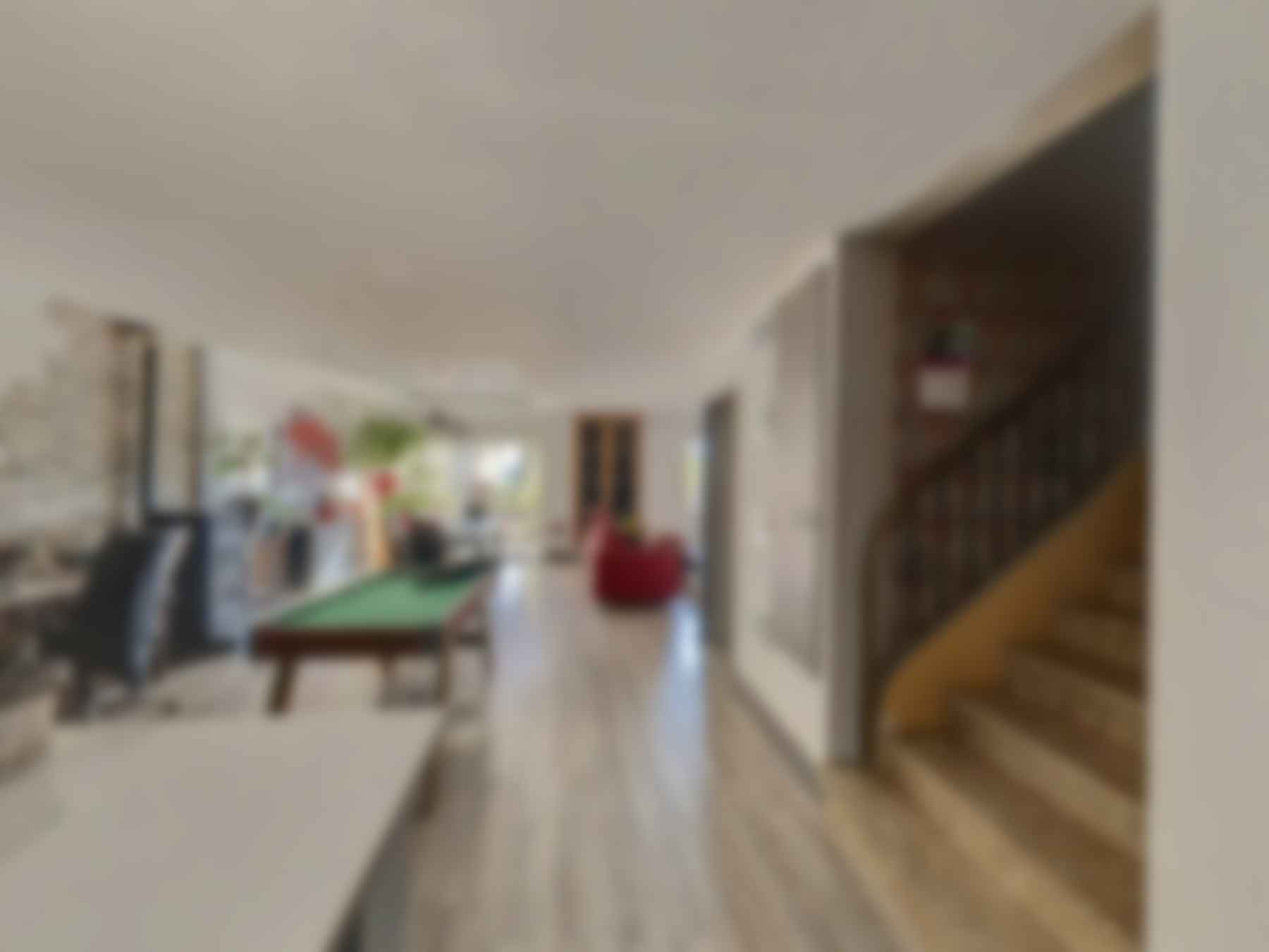 loading blurry tour image