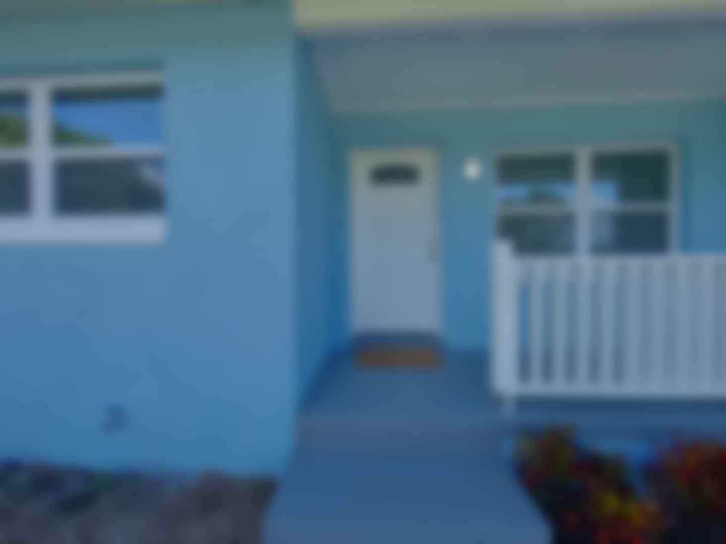 loading blurry tour image