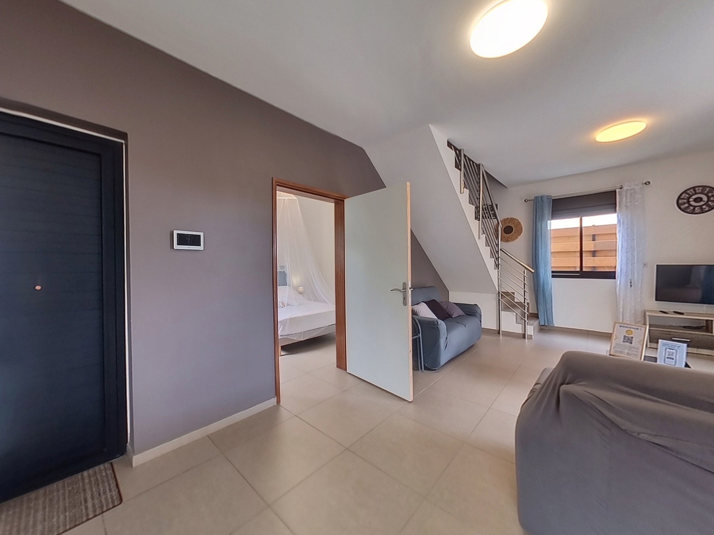 loading blurry tour image