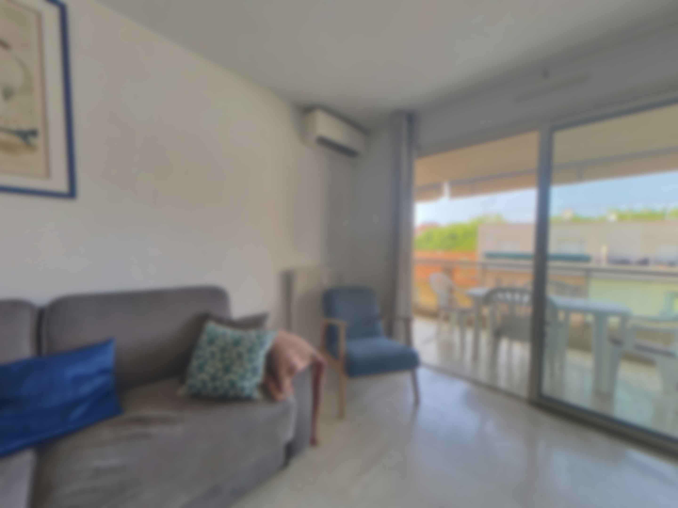 loading blurry tour image