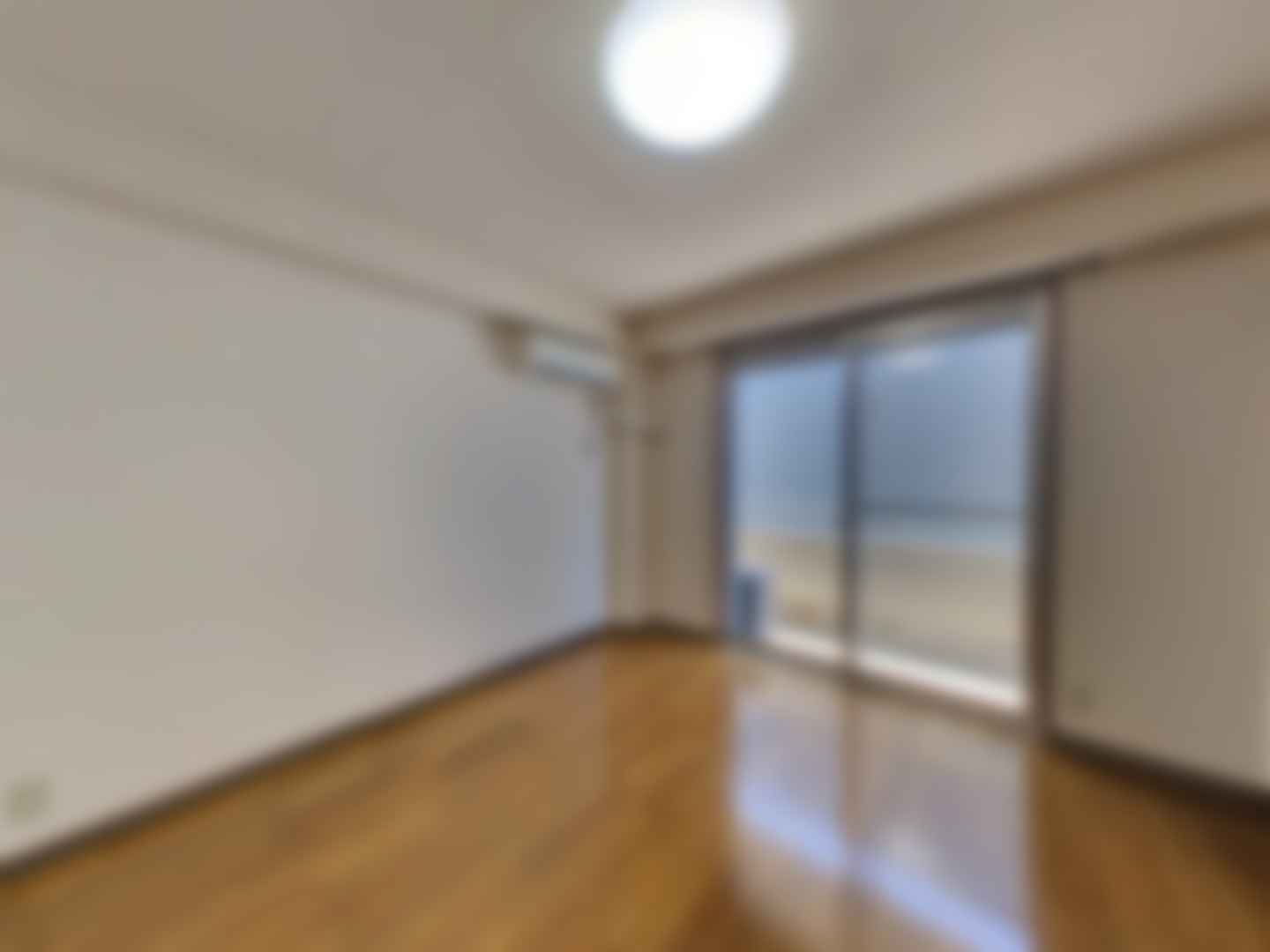 loading blurry tour image