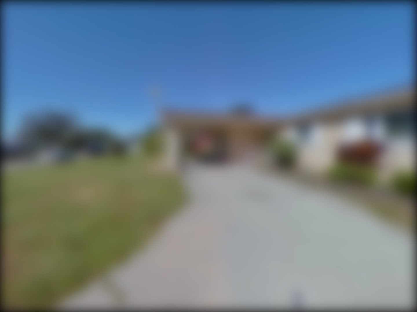 loading blurry tour image