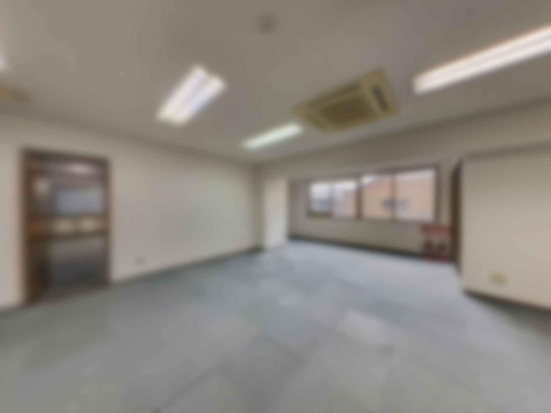 loading blurry tour image