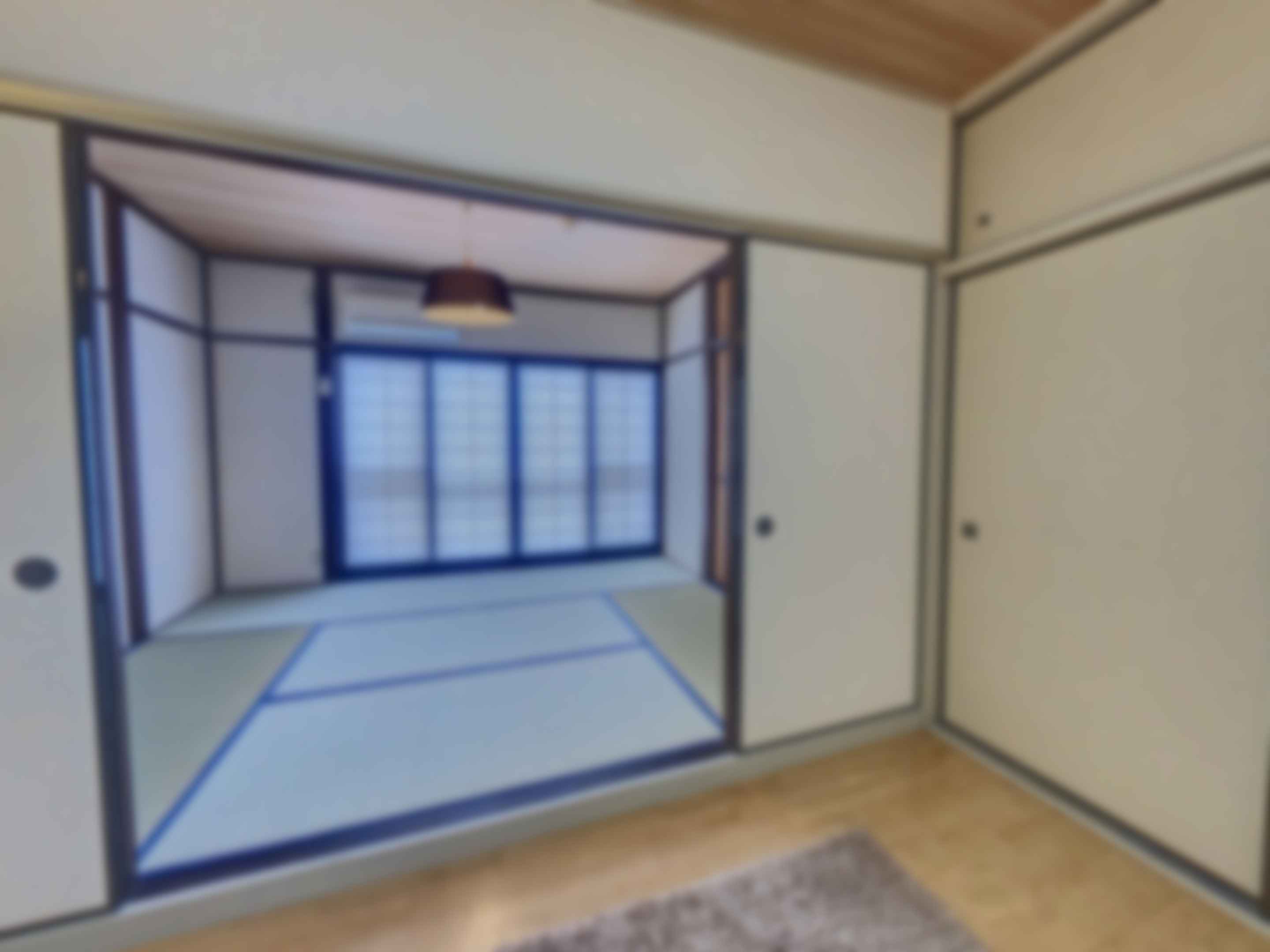 loading blurry tour image