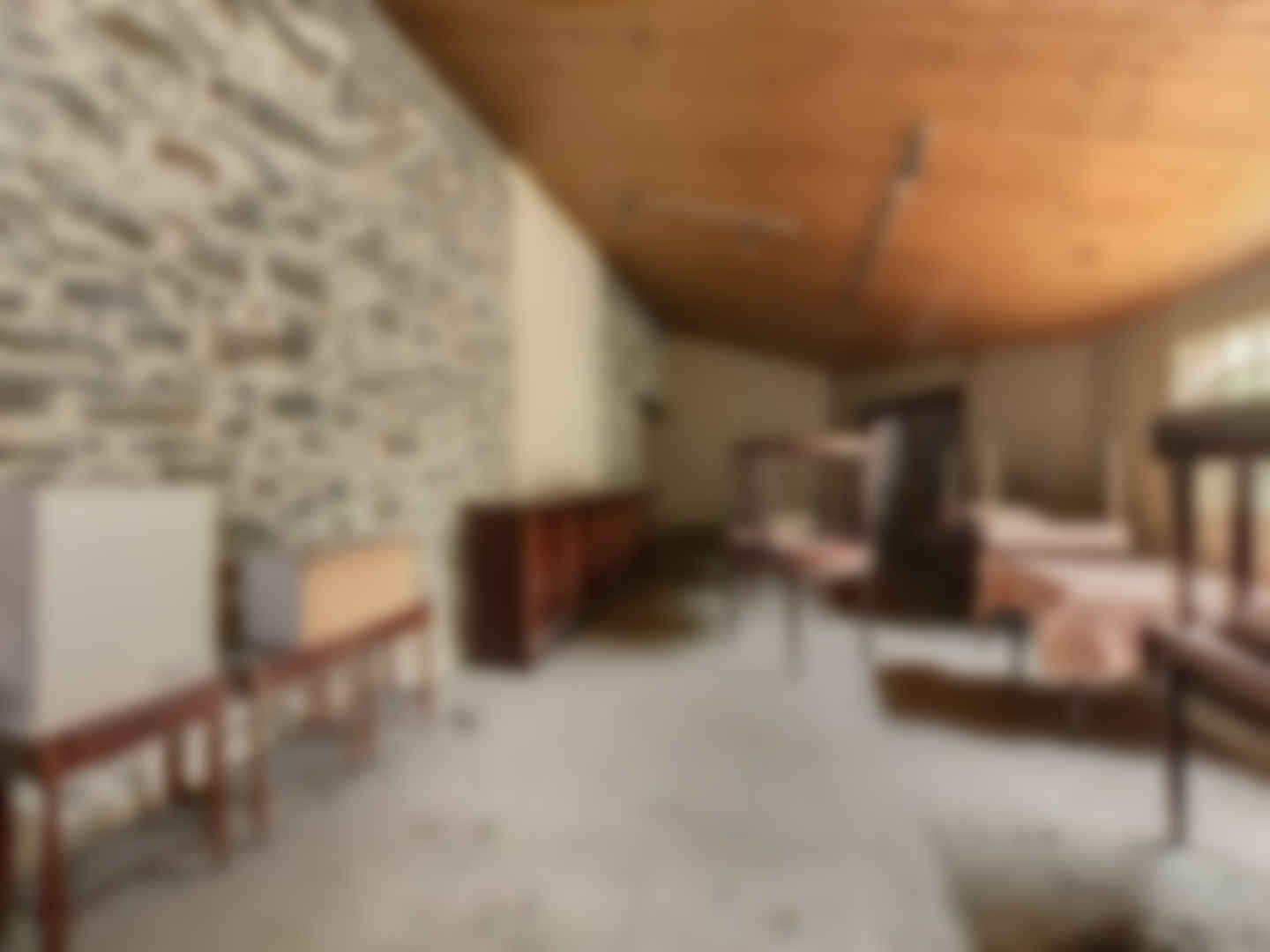 loading blurry tour image