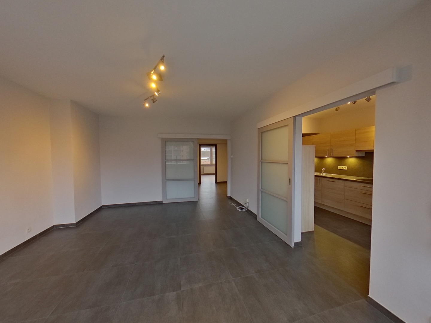 loading blurry tour image