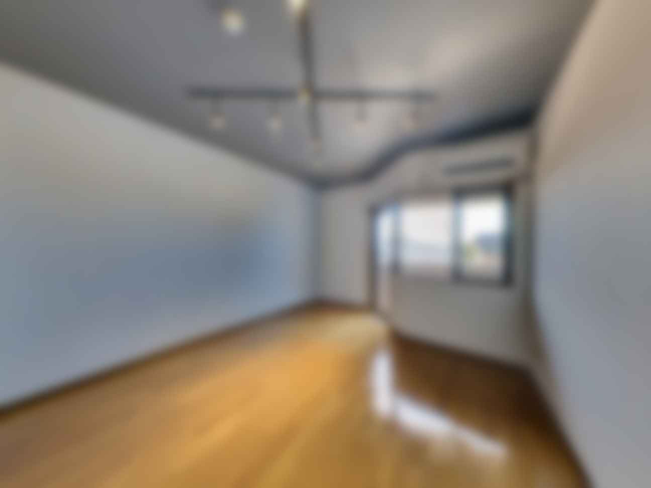 loading blurry tour image