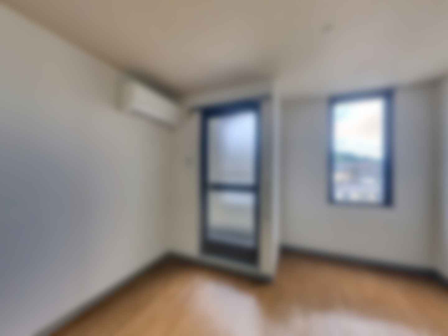 loading blurry tour image