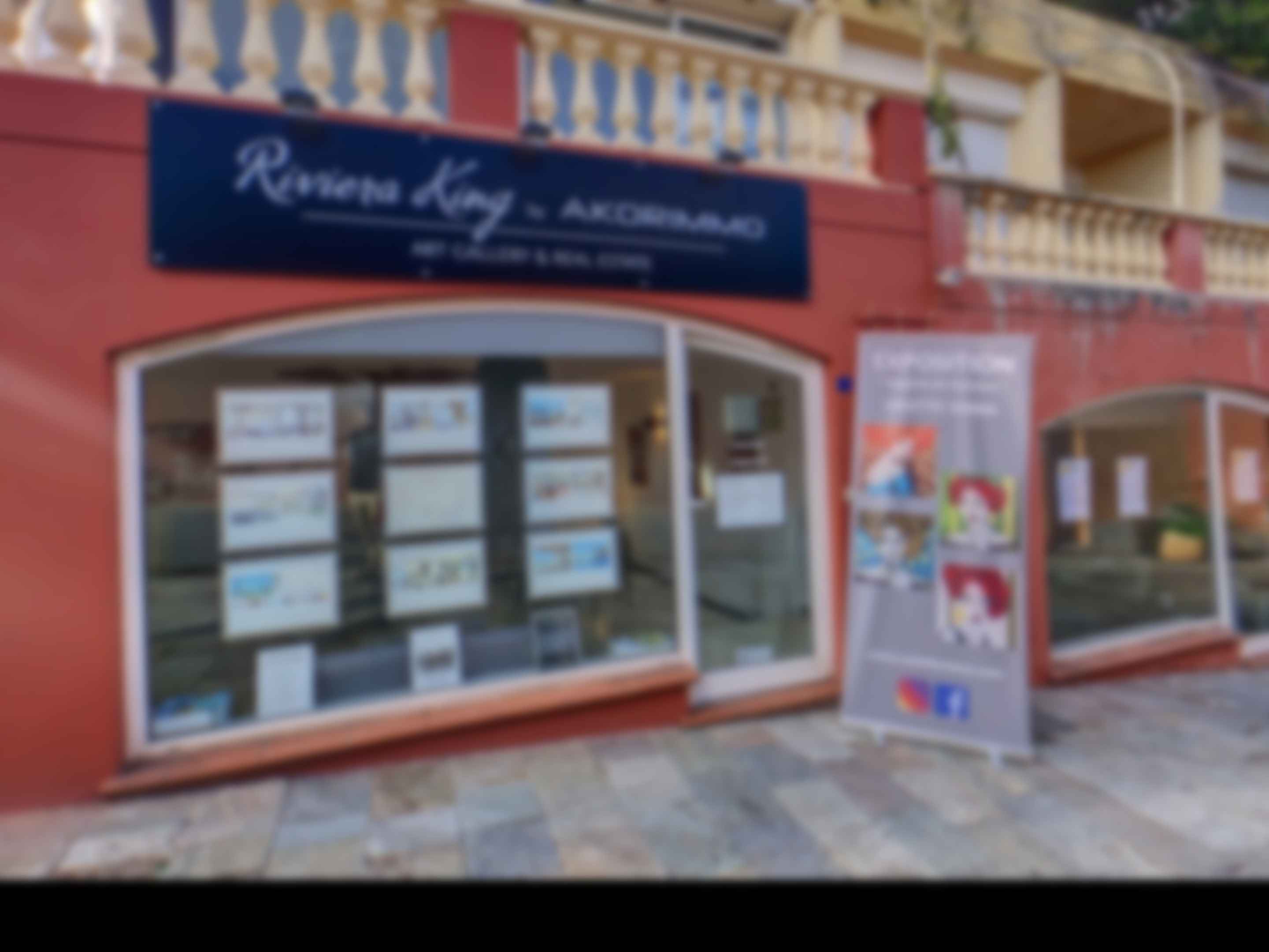 loading blurry tour image