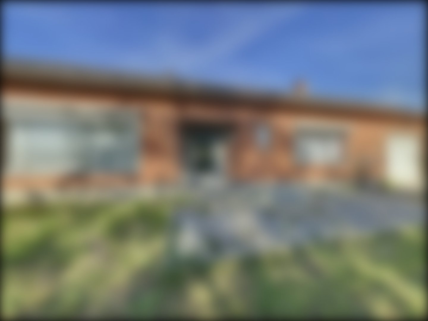 loading blurry tour image