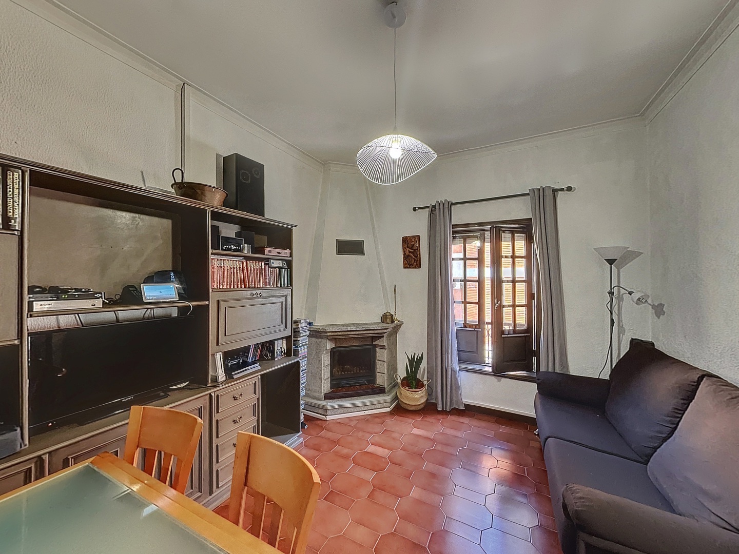 loading blurry tour image