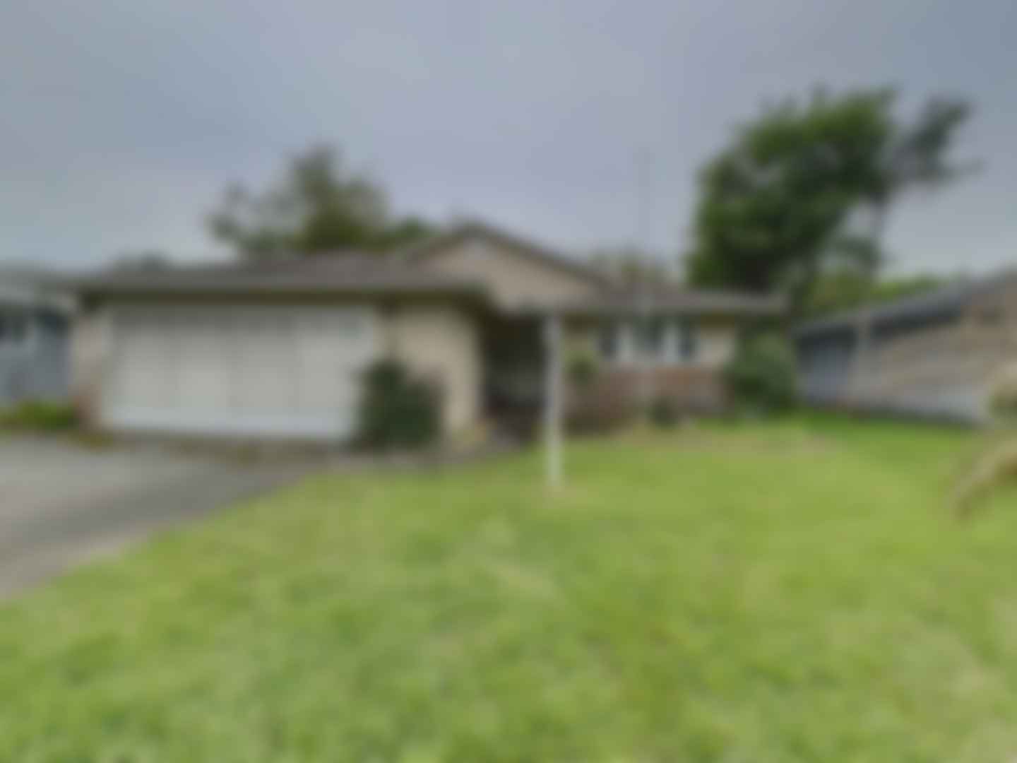 loading blurry tour image