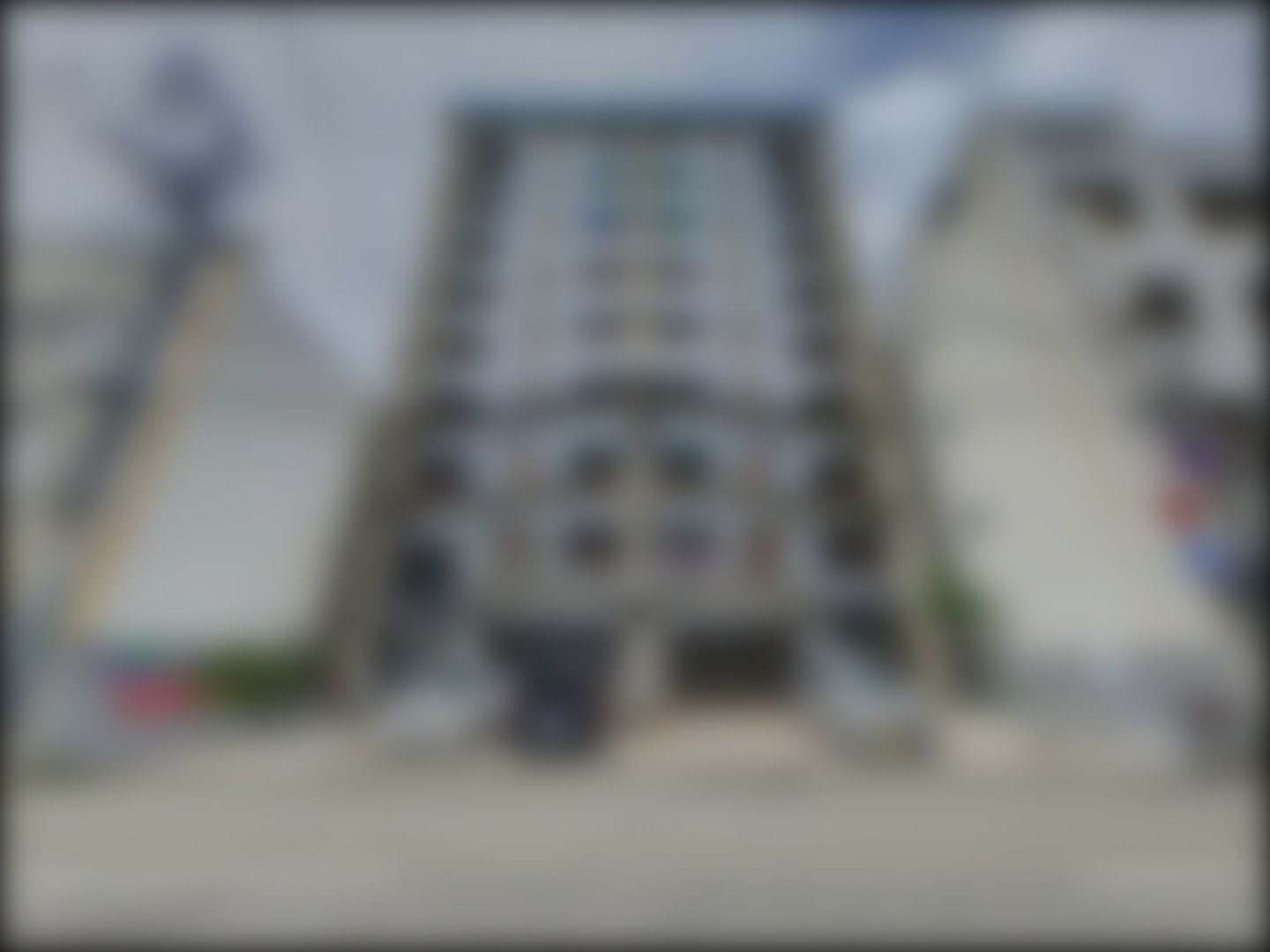 loading blurry tour image