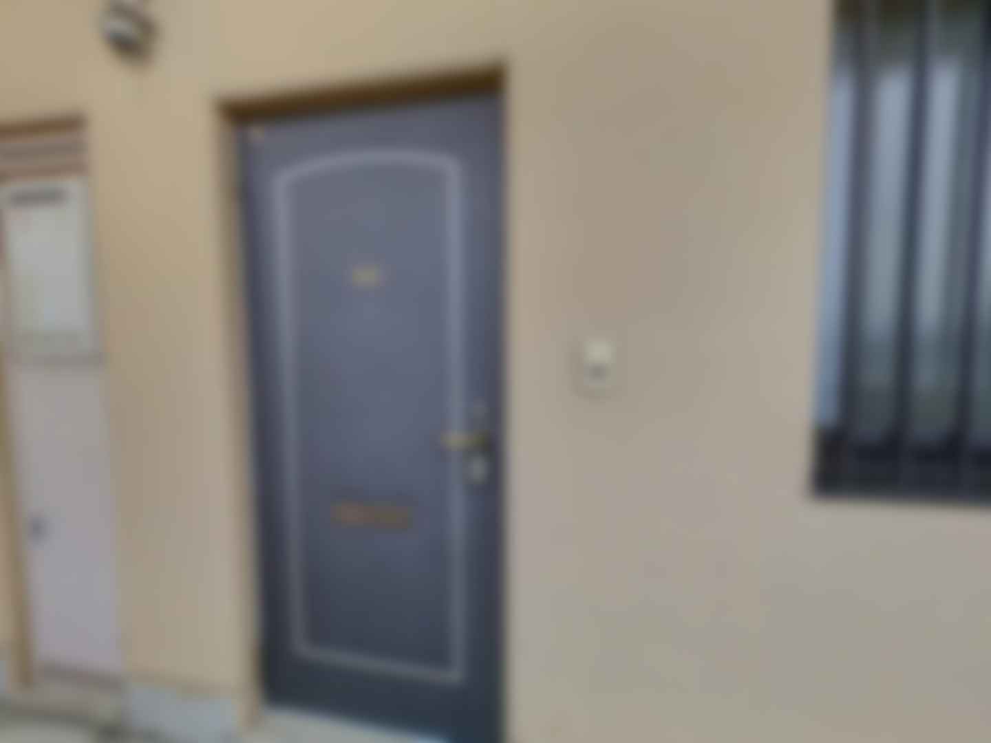 loading blurry tour image