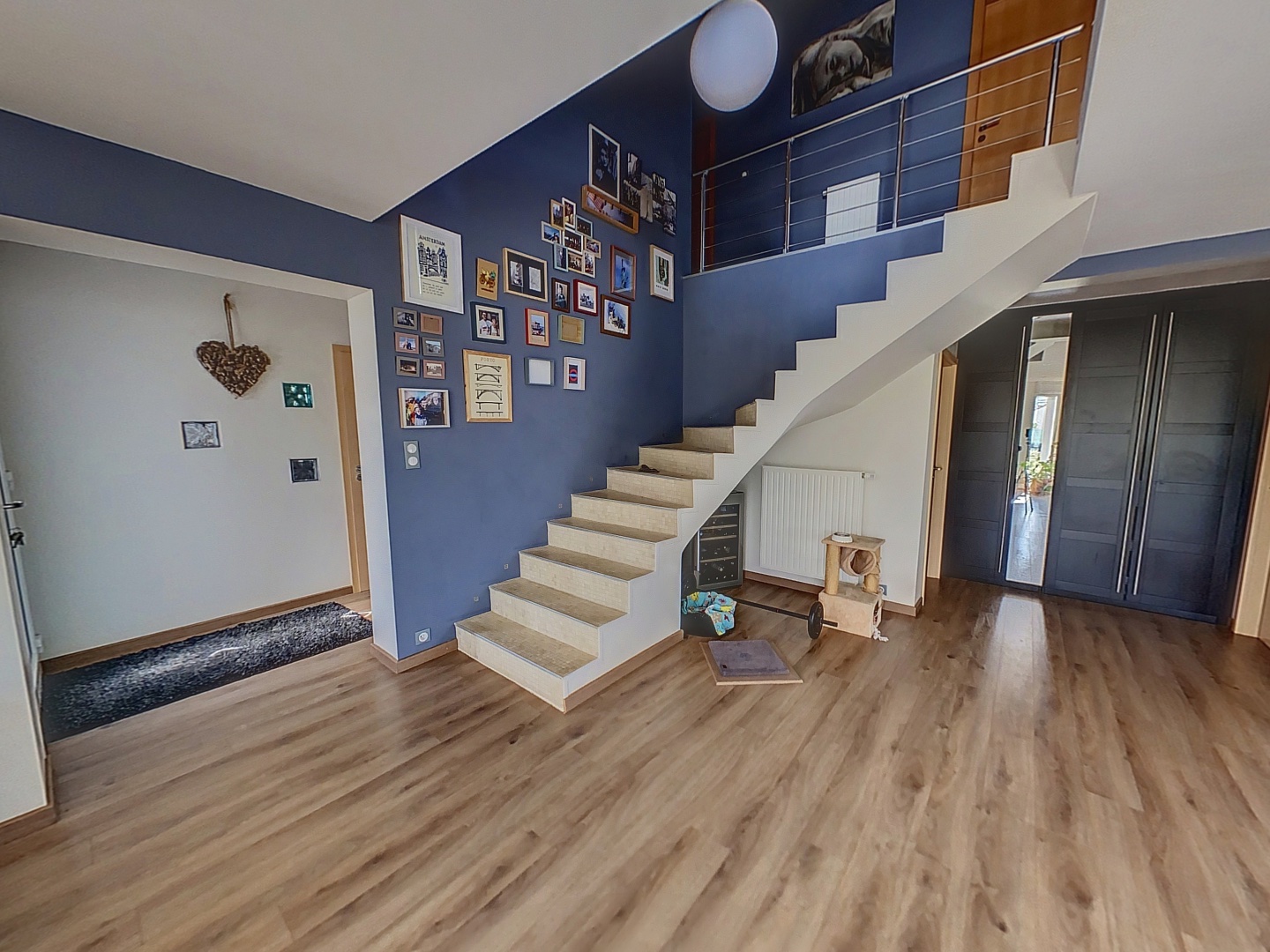 loading blurry tour image