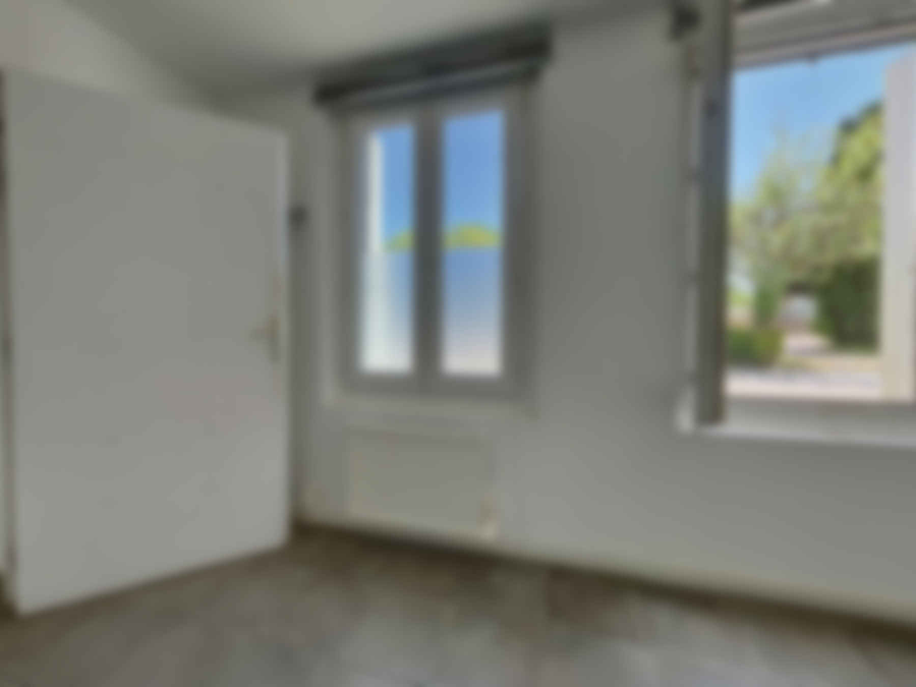 loading blurry tour image