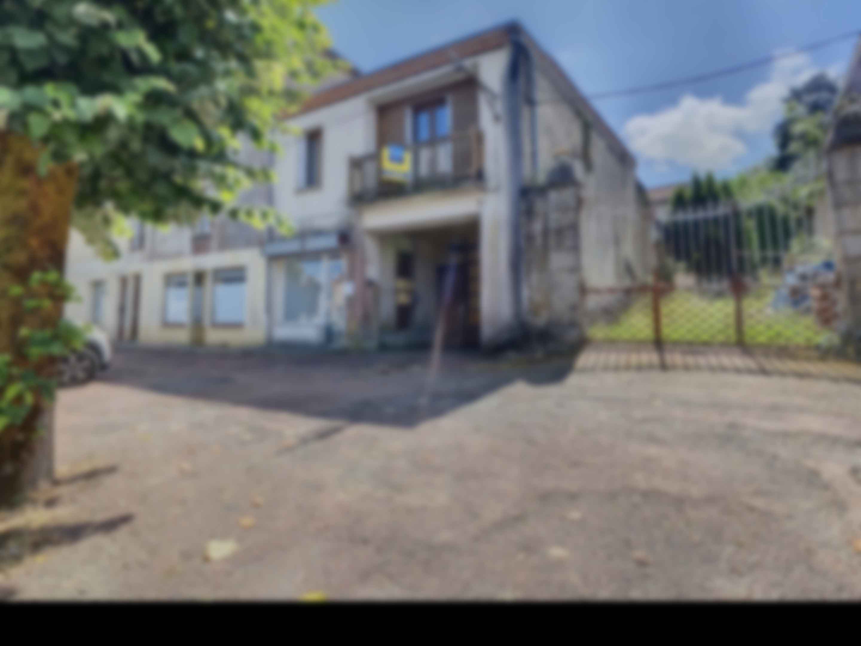 loading blurry tour image