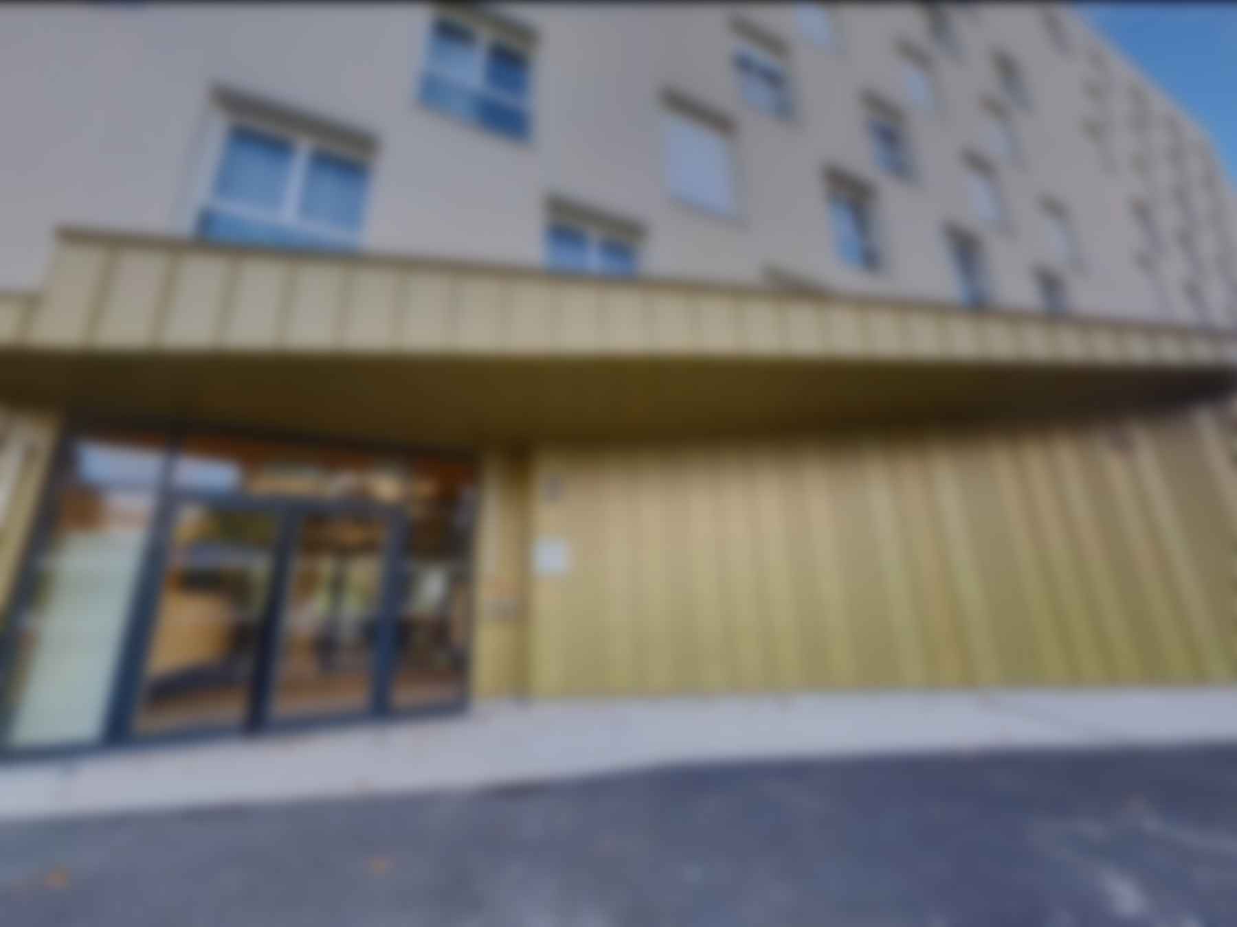 loading blurry tour image