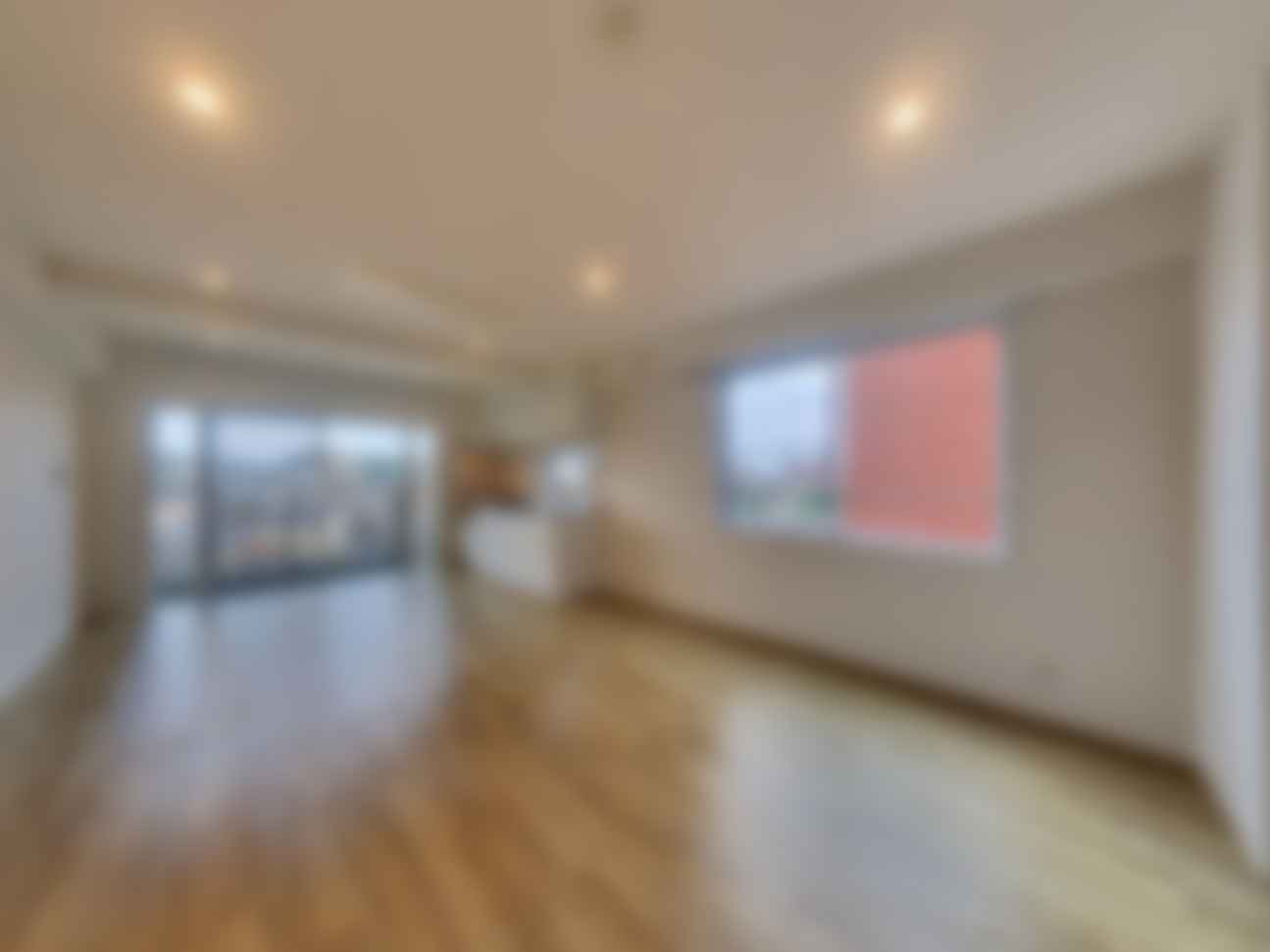 loading blurry tour image