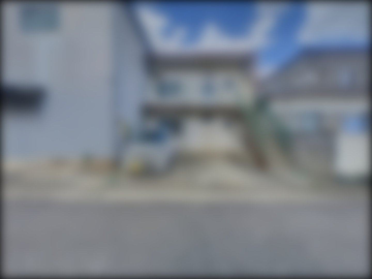 loading blurry tour image