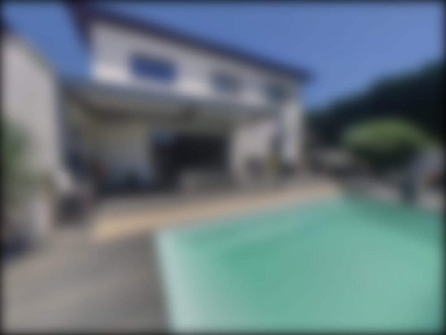 loading blurry tour image