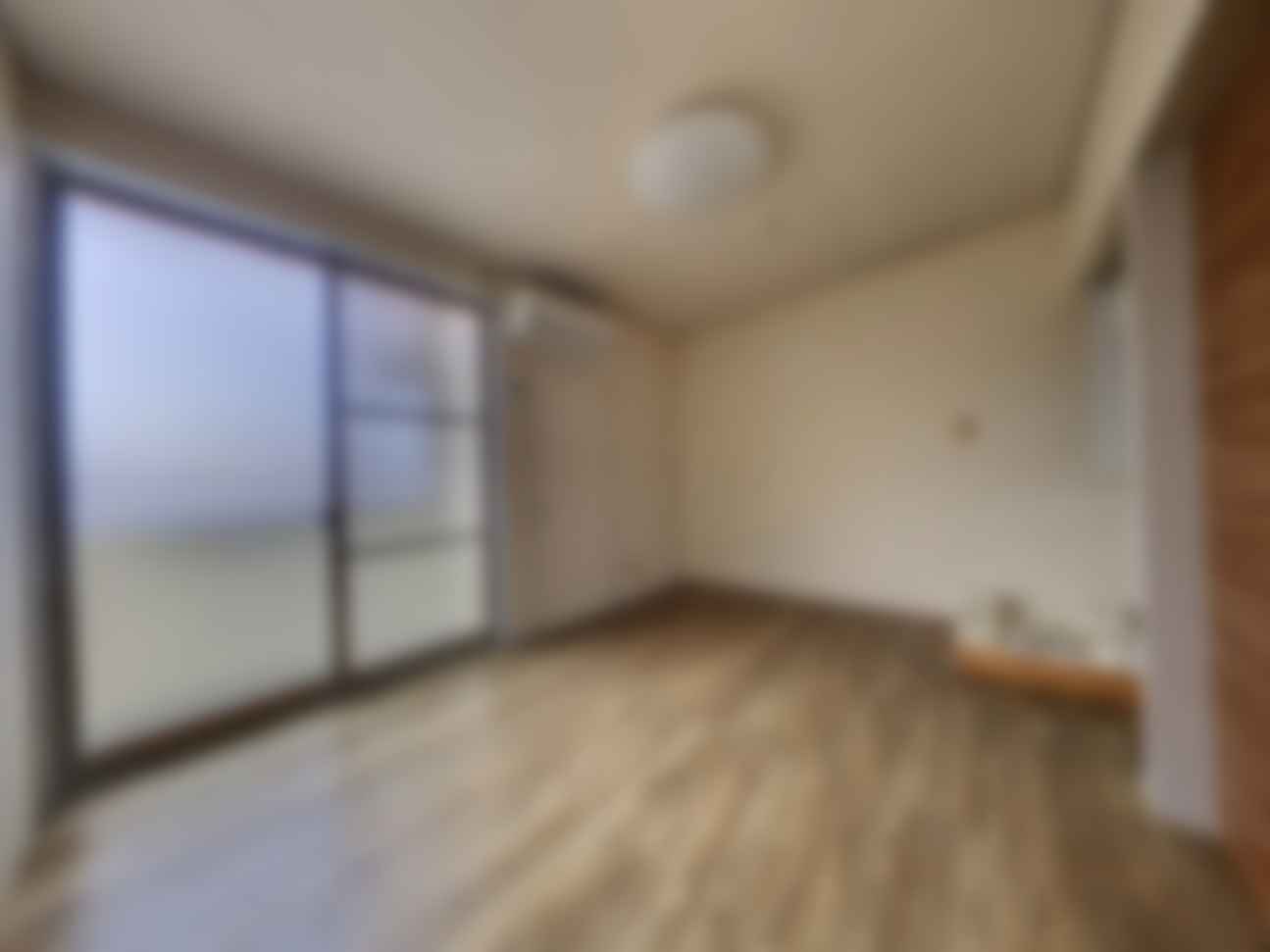 loading blurry tour image