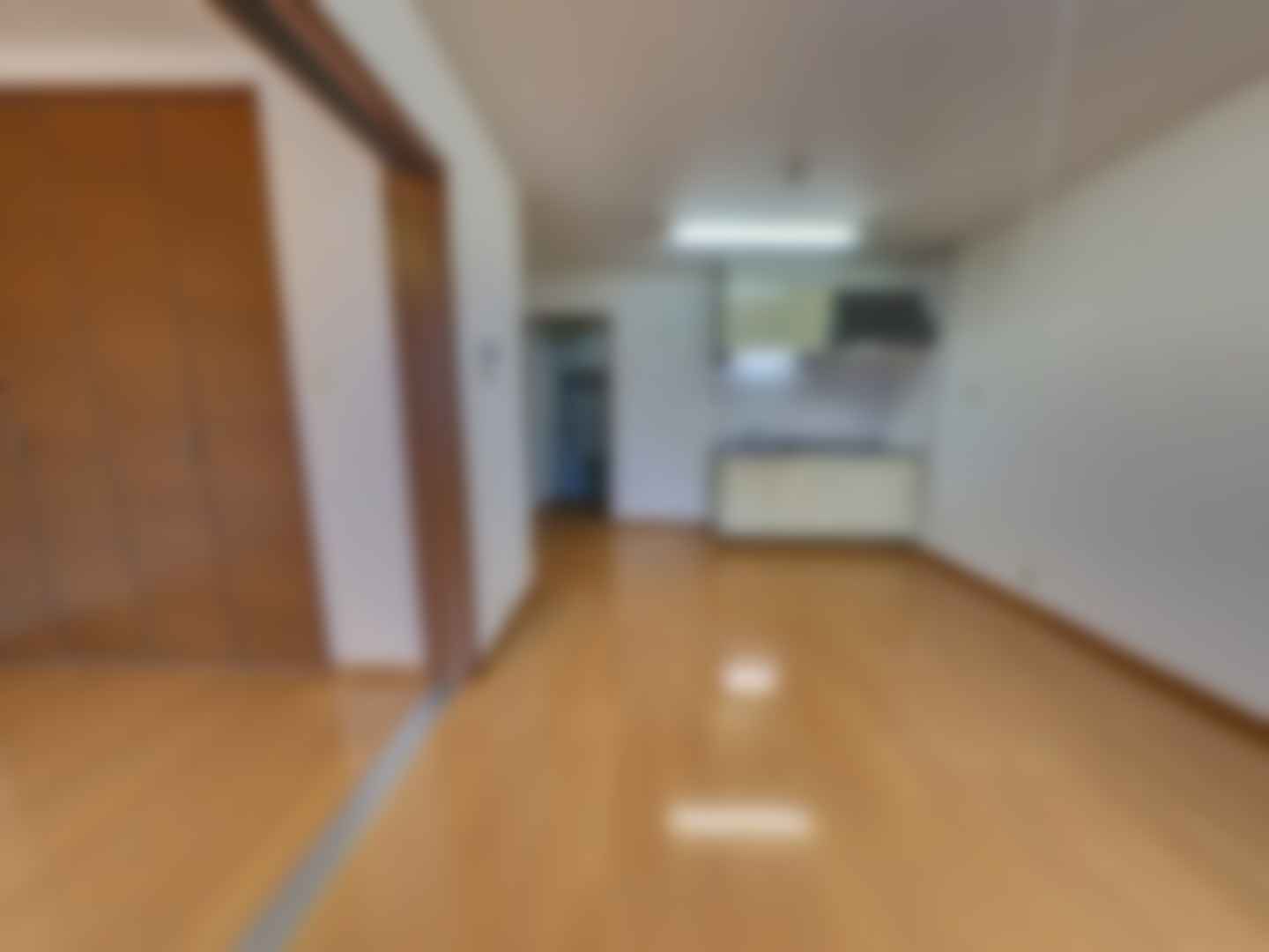 loading blurry tour image